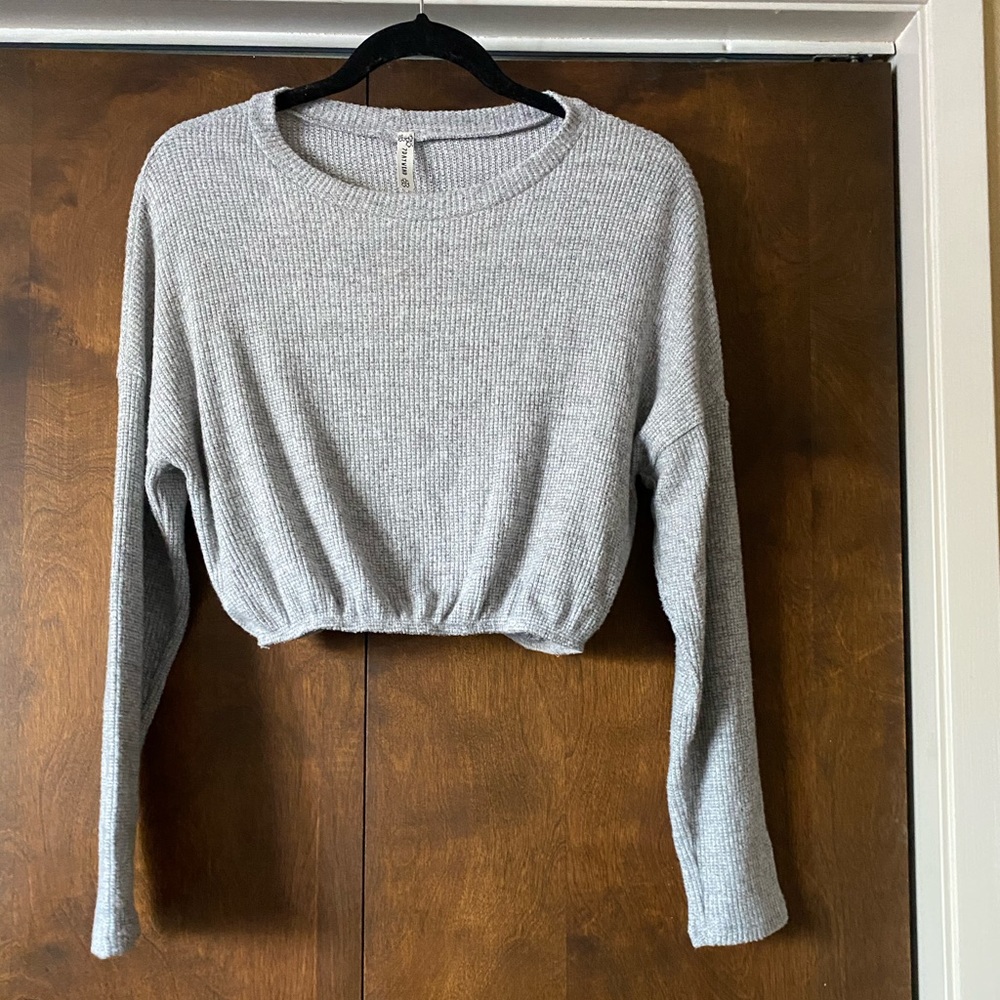 Grey long sleeve crop top